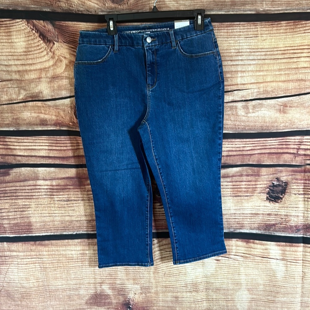 Chicos, perfect stretch girlfriend, slim like capris, size 1.5.